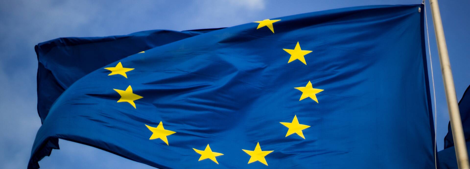 Europäische Flagge im Wind Europäische Flagge im Wind