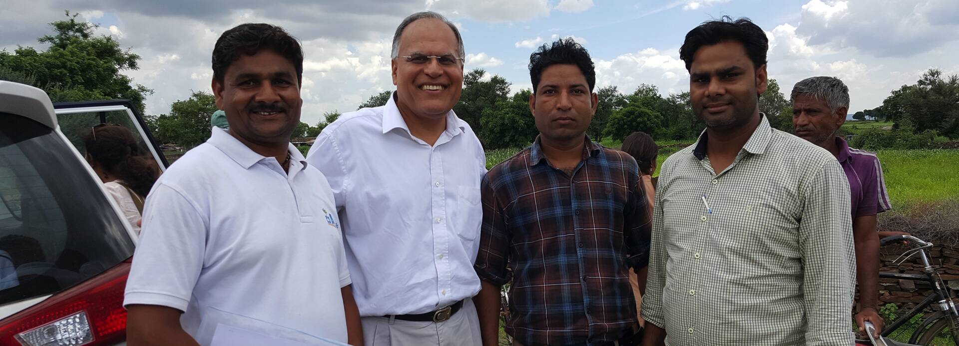 Ashwini Kakkar (Zweiter von links) und Mitarbeiter Aktion gegen den Hunger Indien Ashwini Kakkar (Zweiter von links) und Mitarbeiter Aktion gegen den Hunger Indien