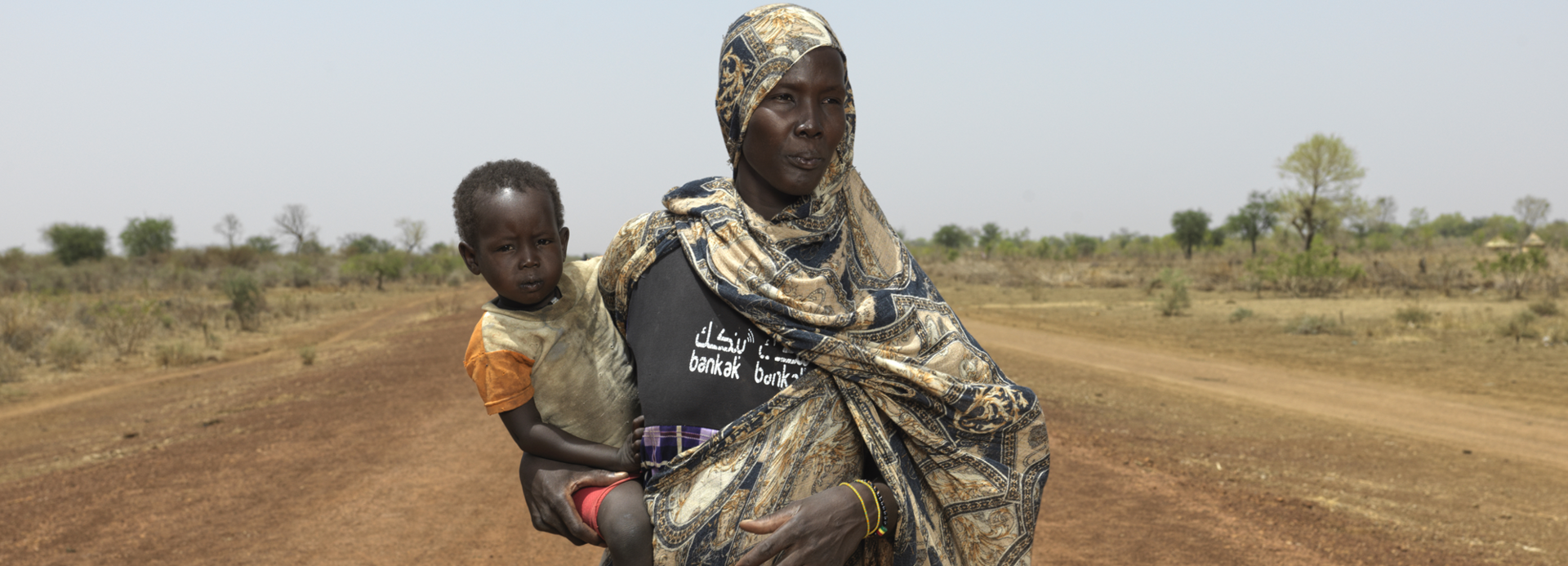 Nyibol Mathiang Deng aus dem Sudan ist mit ihrer Tochter und im sechsten Monat schwanger in den Südsudan geflüchtet.