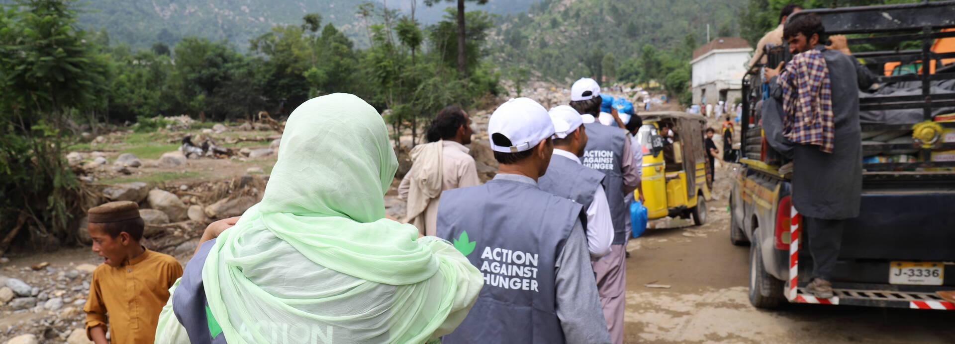 Mitarbeitende von Aktion gegen den Hunger leisten Hilfe in Pakistan