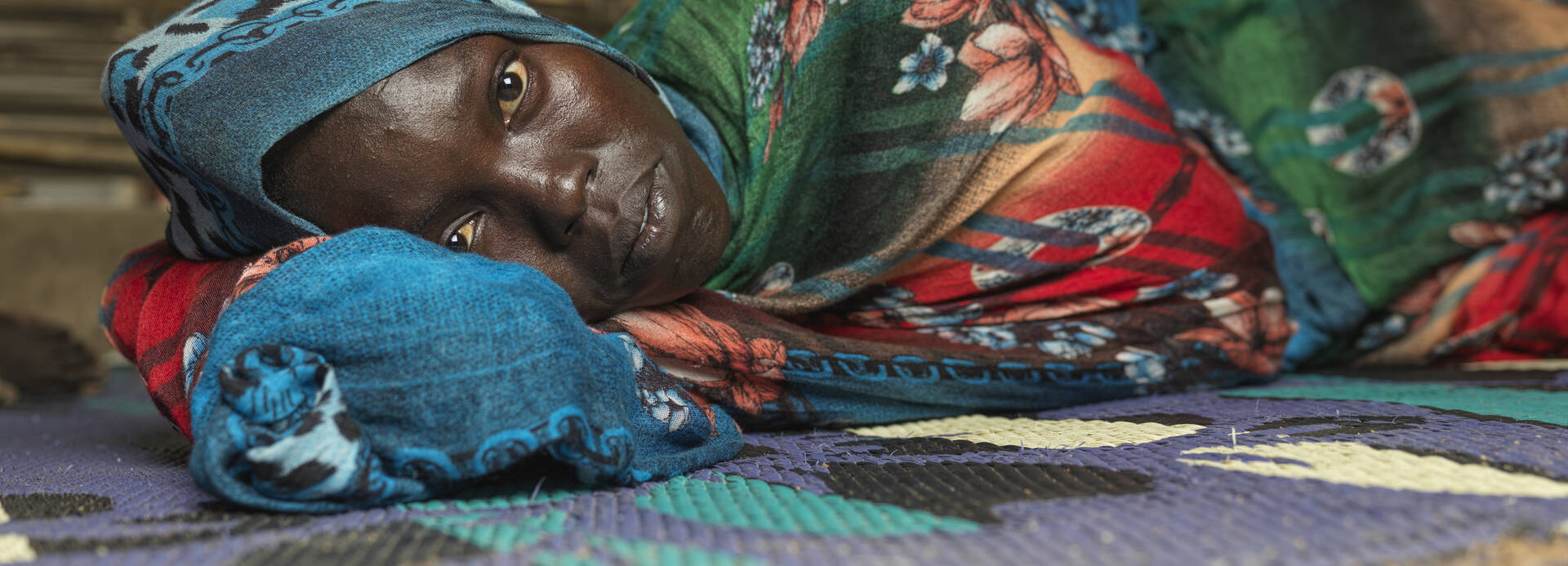 Die 22-jährige Abak Anei Liai liegt in einer Unterkunft in Majok Yinthiou an der sudanesischen Grenze.