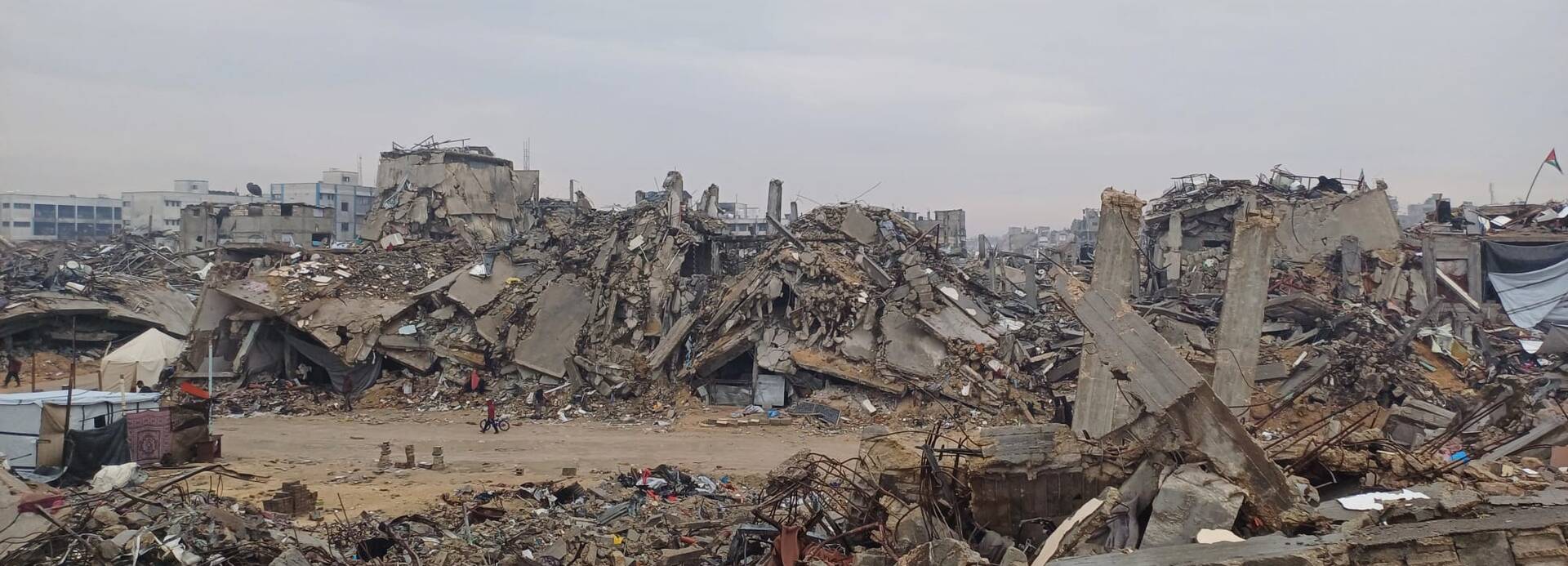 Weitflächig zerstörtes Viertel im Gazastreifen
