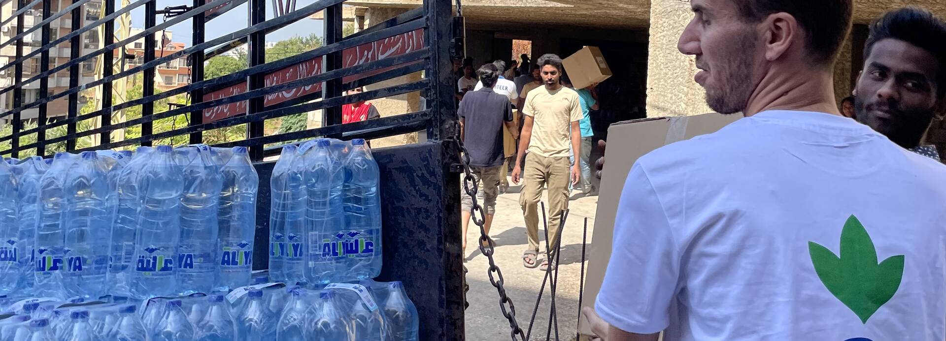 Aktion gegen den Hunger unterstützt im Libanon mit Wasser und grundlegenden Hilfsgütern.