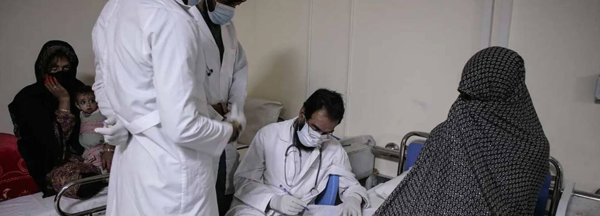 Die zunehmende Unterernährung von Kindern führt dazu, dass die Krankenhäuser in Helmand, Afghanistan, an ihre Kapazitätsgrenzen stoßen