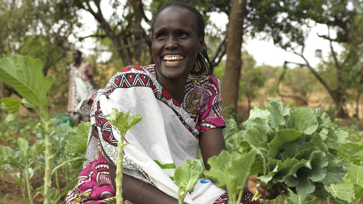Frau im Gemüsegarten