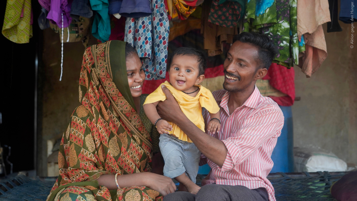 Glückliche Familie in Indien