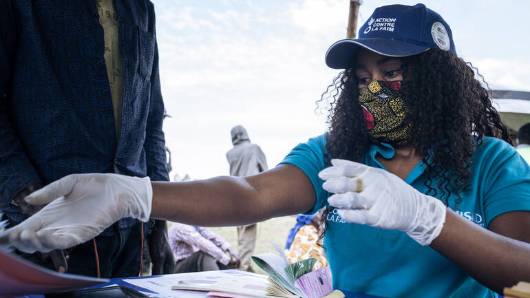 Mitarbeiterin von Aktion gegen den Hunger in der Demokratischen Republik Kongo Mitarbeiterin von Aktion gegen den Hunger in der Demokratischen Republik Kongo