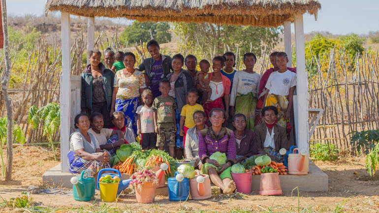 Gemeinschaft mit ihrem Ernteertrag Gemeinschaft mit ihrem Ernteertrag
