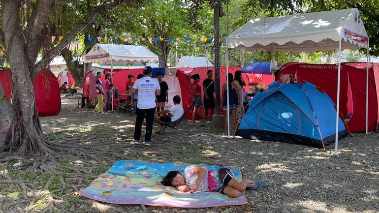 Notunterkünfte für Erdbebenopfer auf den Philippinen