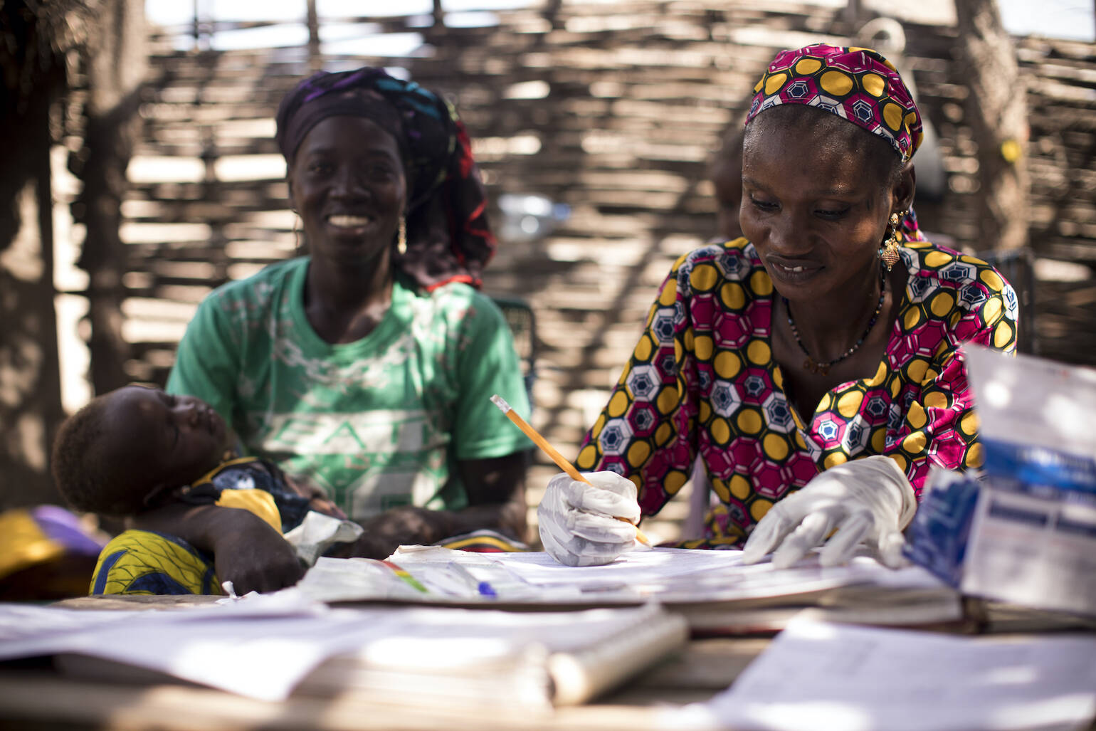 Gesundheitshelferin Hawa in ihrer Klinik