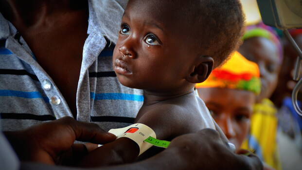 Junge-mit-Muac Junge-mit-Muac