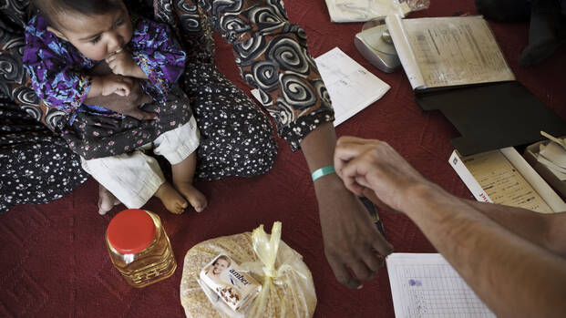 Mutter und Kind aus Afghanistan werden von Aktion gegen den Hunger versorgt Mutter und Kind aus Afghanistan werden von Aktion gegen den Hunger versorgt
