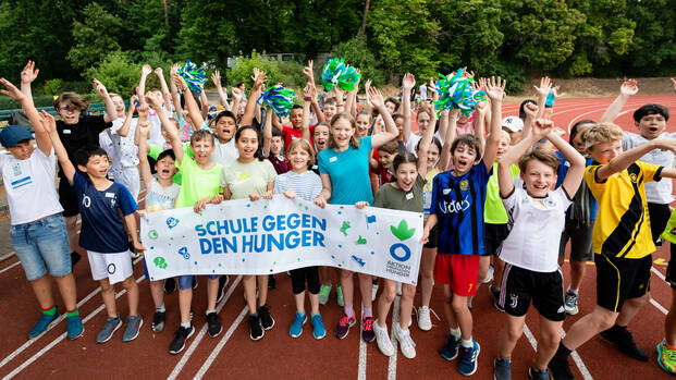 Schüler*innen laufen