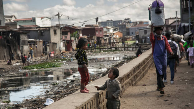 Kinder auf der Straße in Antananarivo, Madagaskar Kinder auf der Straße in Antananarivo, Madagaskar